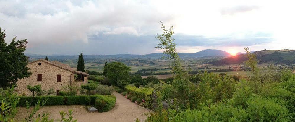 Agriturismo Le Colombe Ассізі Екстер'єр фото
