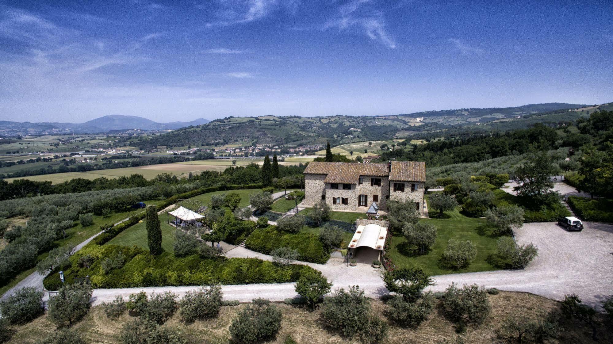Agriturismo Le Colombe Ассізі Екстер'єр фото